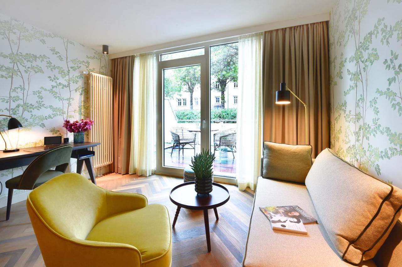 Das James Flensburg Zewnętrze zdjęcie A suite at the Hotel Axelmannstein